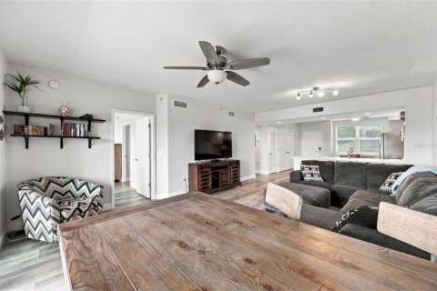 Condo in Largo, Florida, 2 bedrooms  № 2334181 - photo 17