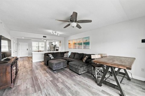 Condo in Largo, Florida, 2 bedrooms  № 2334181 - photo 18