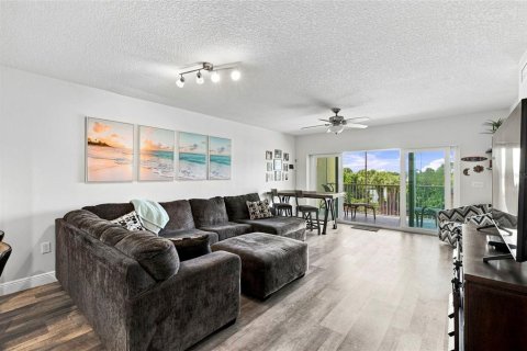 Condo in Largo, Florida, 2 bedrooms  № 2334181 - photo 13