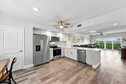 Condo in Largo, Florida, 2 bedrooms  № 2334181 - photo 9