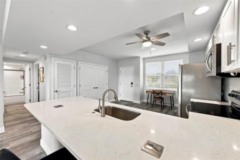 Condo in Largo, Florida, 2 bedrooms  № 2334181 - photo 8