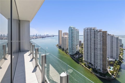 Снять в аренду кондоминиум в Майами, Флорида 4 спальни, 328.5м2, № 1959857 - фото 1