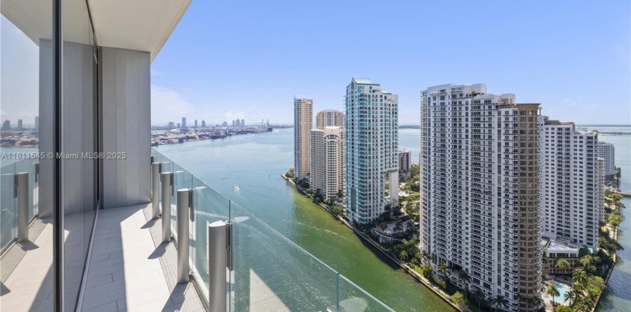 Кондоминиум с 4 спальнями в Майами, Флорида № 1959857