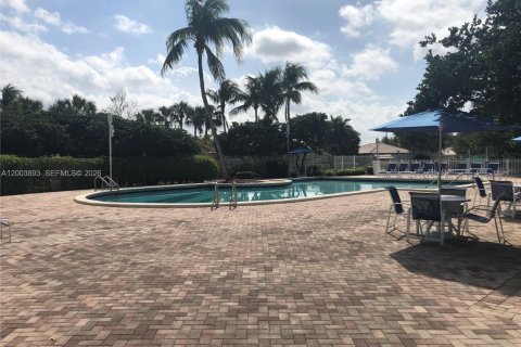 Townhouse in Pembroke Pines, Florida 2 bedrooms, 104.33 sq.m. № 2069380 - photo 19