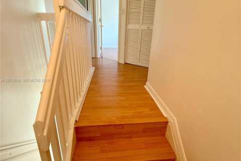 Townhouse in Pembroke Pines, Florida 2 bedrooms, 104.33 sq.m. № 2069380 - photo 10