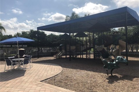 Townhouse in Pembroke Pines, Florida 2 bedrooms, 104.33 sq.m. № 2069380 - photo 18