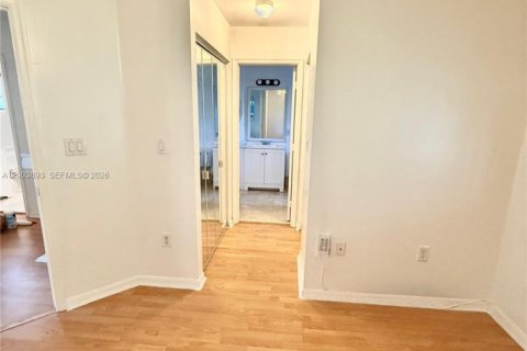 Townhouse in Pembroke Pines, Florida 2 bedrooms, 104.33 sq.m. № 2069380 - photo 15