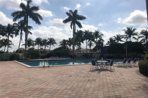 Townhouse in Pembroke Pines, Florida 2 bedrooms, 104.33 sq.m. № 2069380 - photo 21