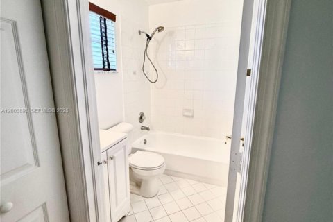 Townhouse in Pembroke Pines, Florida 2 bedrooms, 104.33 sq.m. № 2069380 - photo 7