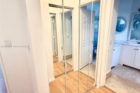 Townhouse in Pembroke Pines, Florida 2 bedrooms, 104.33 sq.m. № 2069380 - photo 16