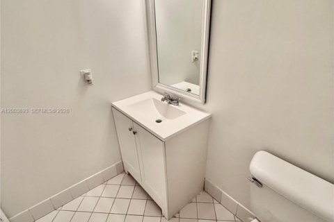 Townhouse in Pembroke Pines, Florida 2 bedrooms, 104.33 sq.m. № 2069380 - photo 12