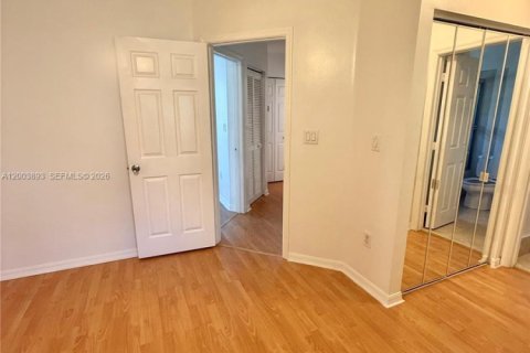 Townhouse in Pembroke Pines, Florida 2 bedrooms, 104.33 sq.m. № 2069380 - photo 14