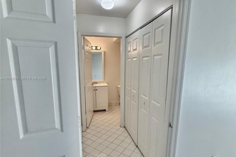 Townhouse in Pembroke Pines, Florida 2 bedrooms, 104.33 sq.m. № 2069380 - photo 5