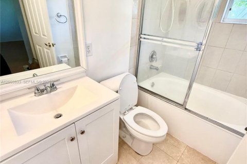 Townhouse in Pembroke Pines, Florida 2 bedrooms, 104.33 sq.m. № 2069380 - photo 2