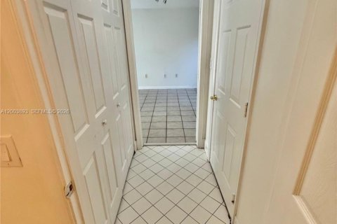 Townhouse in Pembroke Pines, Florida 2 bedrooms, 104.33 sq.m. № 2069380 - photo 8