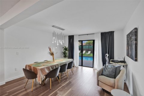 House in Miami, Florida 3 bedrooms, 199.65 sq.m. № 1762500 - photo 30