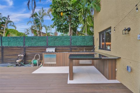 House in Miami, Florida 3 bedrooms, 199.65 sq.m. № 1762500 - photo 22