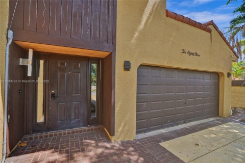 House in Miami, Florida 3 bedrooms, 199.65 sq.m. № 1762500 - photo 28