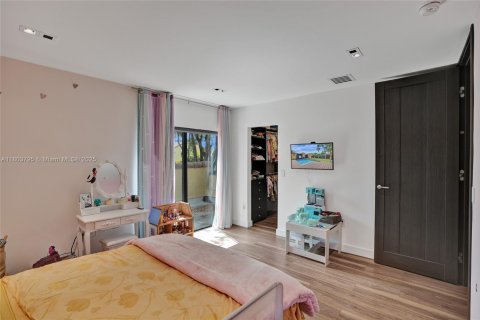 House in Miami, Florida 3 bedrooms, 199.65 sq.m. № 1762500 - photo 16
