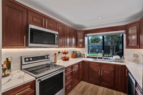 House in Miami, Florida 3 bedrooms, 199.65 sq.m. № 1762500 - photo 5