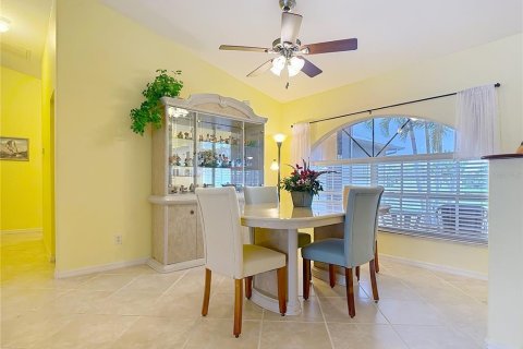 House in Cape Coral, Florida 3 bedrooms, 177.81 sq.m. № 1835147 - photo 12