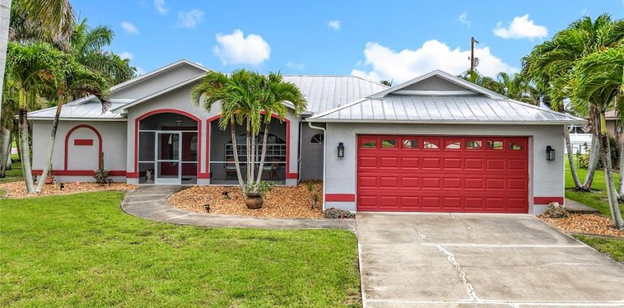 House in Cape Coral, Florida 3 bedrooms, 177.81 sq.m. № 1835147