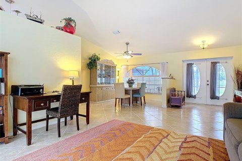 House in Cape Coral, Florida 3 bedrooms, 177.81 sq.m. № 1835147 - photo 28