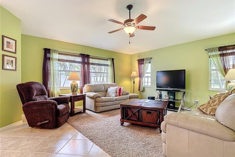 House in Cape Coral, Florida 3 bedrooms, 177.81 sq.m. № 1835147 - photo 22