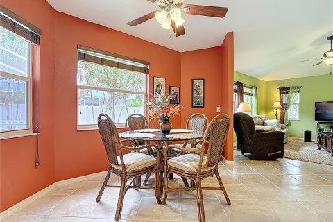 House in Cape Coral, Florida 3 bedrooms, 177.81 sq.m. № 1835147 - photo 19