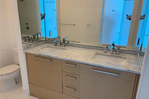 Condominio en alquiler en Miami, Florida, 1 dormitorio, 86.31 m2 № 1951346 - foto 18