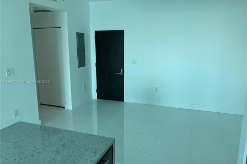 Condominio en alquiler en Miami, Florida, 1 dormitorio, 86.31 m2 № 1951346 - foto 17