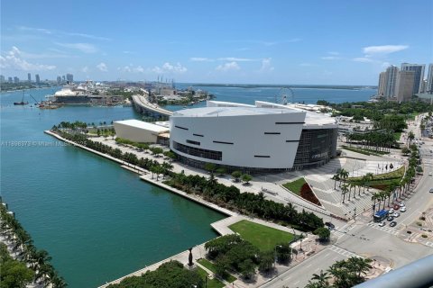 Condominio en alquiler en Miami, Florida, 1 dormitorio, 86.31 m2 № 1951346 - foto 4