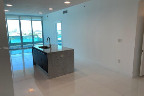 Condominio en alquiler en Miami, Florida, 1 dormitorio, 86.31 m2 № 1951346 - foto 8