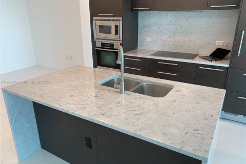 Condominio en alquiler en Miami, Florida, 1 dormitorio, 86.31 m2 № 1951346 - foto 15