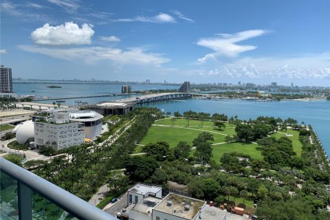 Condominio en alquiler en Miami, Florida, 1 dormitorio, 86.31 m2 № 1951346 - foto 1