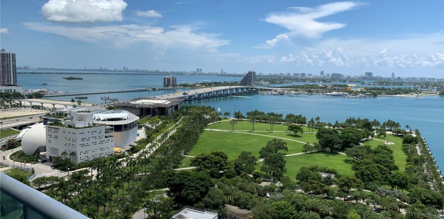 Condominio en Miami, Florida, 1 dormitorio № 1951346
