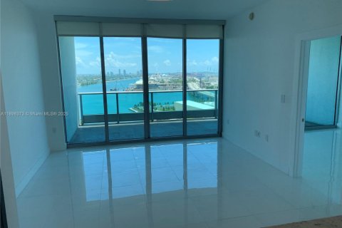 Condominio en alquiler en Miami, Florida, 1 dormitorio, 86.31 m2 № 1951346 - foto 7