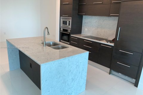 Condominio en alquiler en Miami, Florida, 1 dormitorio, 86.31 m2 № 1951346 - foto 14