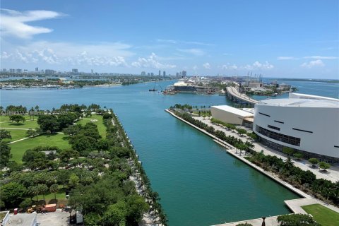 Condominio en alquiler en Miami, Florida, 1 dormitorio, 86.31 m2 № 1951346 - foto 3