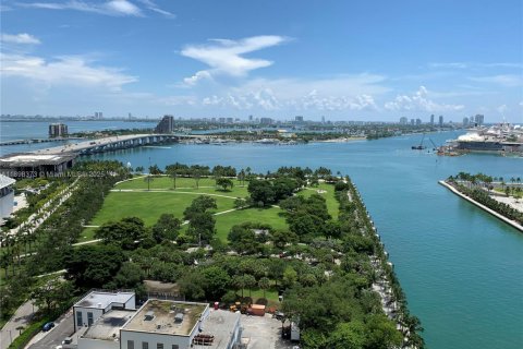 Condominio en alquiler en Miami, Florida, 1 dormitorio, 86.31 m2 № 1951346 - foto 2