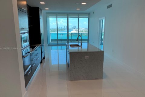 Condominio en alquiler en Miami, Florida, 1 dormitorio, 86.31 m2 № 1951346 - foto 12