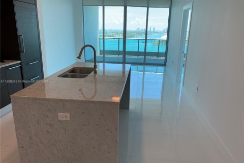 Condominio en alquiler en Miami, Florida, 1 dormitorio, 86.31 m2 № 1951346 - foto 11