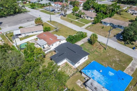 House in New Port Richey, Florida 3 bedrooms, 104.98 sq.m. № 1901952 - photo 8