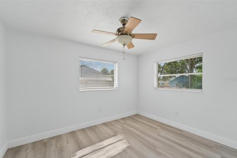 House in New Port Richey, Florida 3 bedrooms, 104.98 sq.m. № 1901952 - photo 19