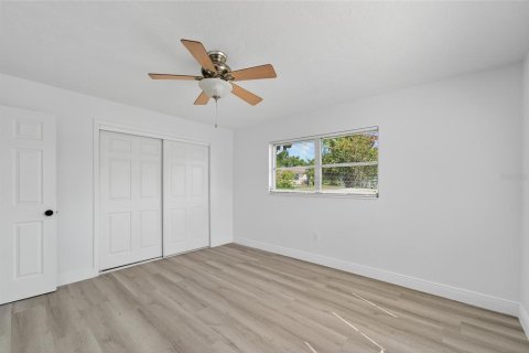 House in New Port Richey, Florida 3 bedrooms, 104.98 sq.m. № 1901952 - photo 28