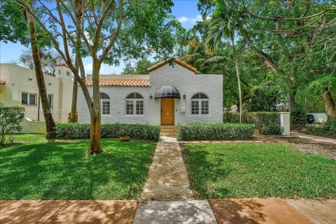 Casa en Coral Gables, Florida 3 dormitorios, 123.93 m2 № 2172645