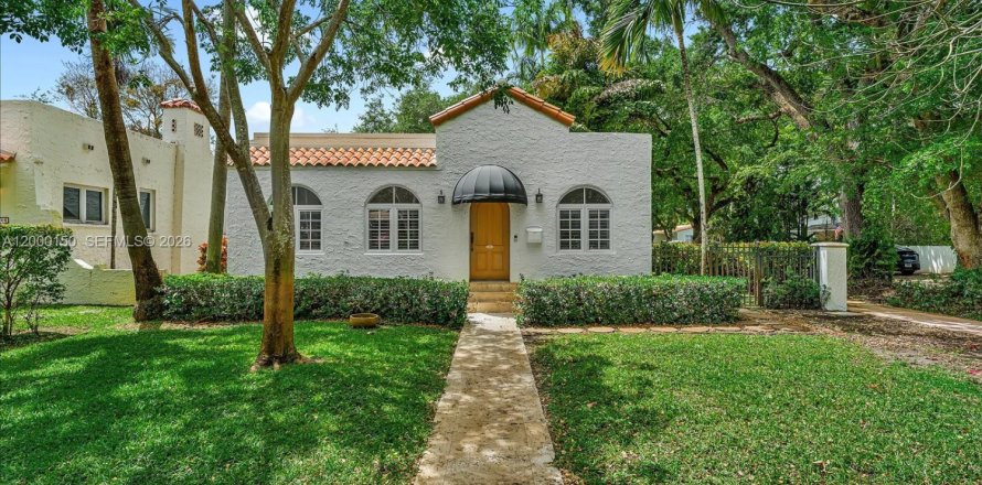 Casa en Coral Gables, Florida 3 dormitorios, 123.93 m2 № 2172645