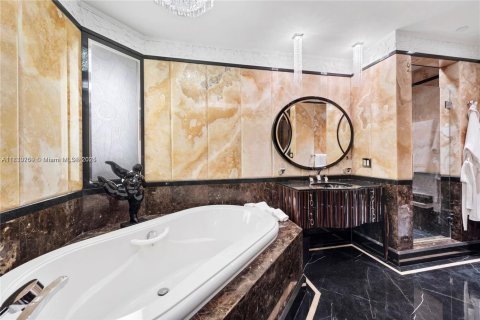 Condominio en venta en Miami Beach, Florida, 6 dormitorios, 484.67 m2 № 1806374 - foto 25