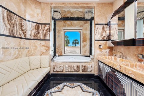 Condominio en venta en Miami Beach, Florida, 6 dormitorios, 484.67 m2 № 1806374 - foto 17