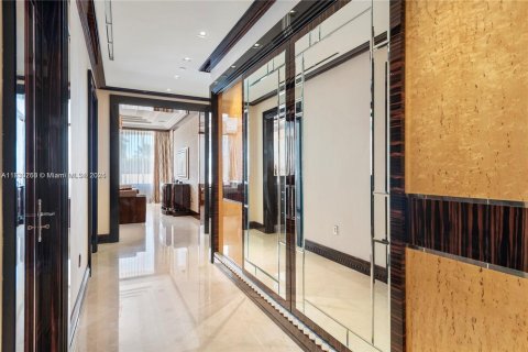 Condominio en venta en Miami Beach, Florida, 6 dormitorios, 484.67 m2 № 1806374 - foto 27